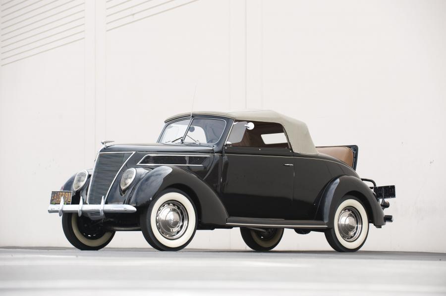 Ford V8 DeLuxe Roadster 1937 года  (фото 1 из 9)